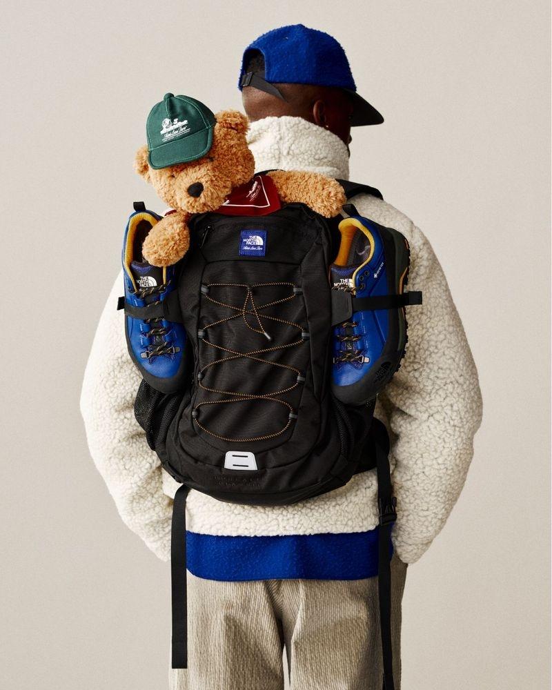 مشروع تعاون بين ذا نورث فيس وإيمي ليون دور يعيد ابتكار 16 أيقونة كلاسيكية بلمسة عصرية مشروع تعاون بين ذا نورث فيس وإيمي ليون دور يعيد ابتكار 16 أيقونة كلاسيكية بلمسة عصرية