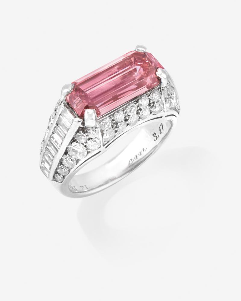 من ذكرى عائلية إلى كنز عالمي.. خاتم من تصميم بولغري يحقق رقمًا قياسيًا في مزاد من ذكرى عائلية إلى كنز عالمي.. خاتم من تصميم بولغري يحقق رقمًا قياسيًا في مزاد