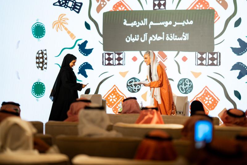 انطلاق موسم الدرعية 2025-2026 تحت شعار "عزّك وملفاك" برؤية تجمع بين التراث والابتكار انطلاق موسم الدرعية 2025-2026 تحت شعار "عزّك وملفاك" برؤية تجمع بين التراث والابتكار