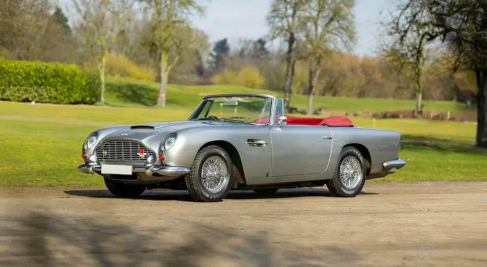 آر إم سوذبيز تُعيد تحفة أستون مارتن DB5 المكشوفة لعام 1964 إلى الواجهة