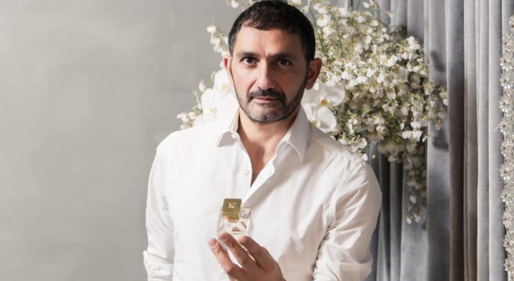فرانسيس كوركدجيان يستكشف فن العطر في تجربة حسية غير تقليدية بمعرض Parfum, Sculpture de L'invisible