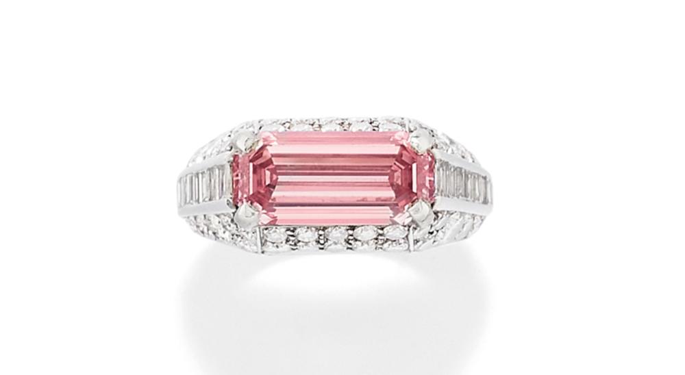 خاتم من تصميم بولغري يحقق رقمًا قياسيًا في مزاد.. من ذكرى عائلية إلى كنز عالمي