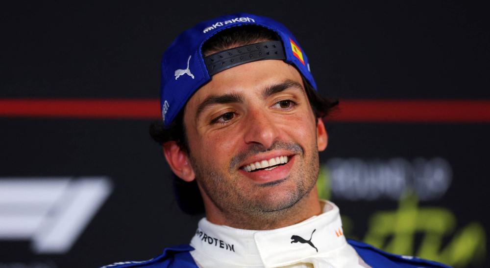 كارلوس ساينز.. نجم الفورمولا 1 الذي استثمر شغفه في أسطول فيراري فائق الندرة