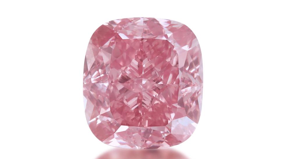 سوذبيز تعرض ألماسة "الوردة المتوهجة" النادرة بقيمة 20 مليون دولار في نوفمبر