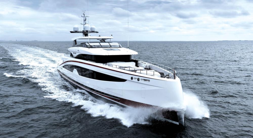 يجسد تصميم الخطوط الخارجية ليخت Sparta، بمنحنياته الأنيقة ومقدّمته المعكوسة، ترجمة صادقة لمفهوم التبسيط والطابع الرياضي.