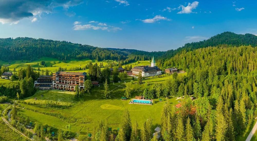 من فورمينتيرا إلى هاواي.. خمس وجهات تأخذك إلى عالم القراءة