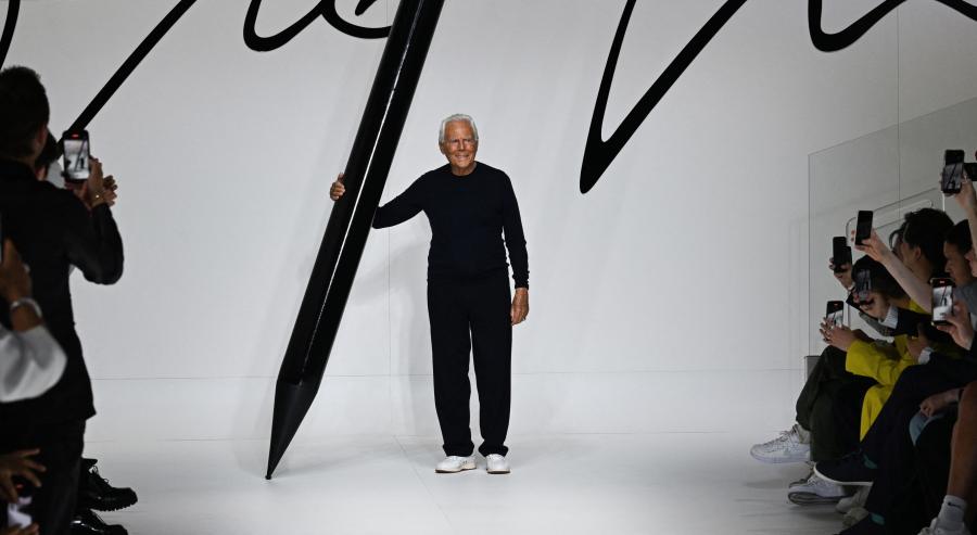 بعد رحيل جورجيو أرماني.. من يستلم الدفة في دار غدت رمزًا لأسلوب حياة؟