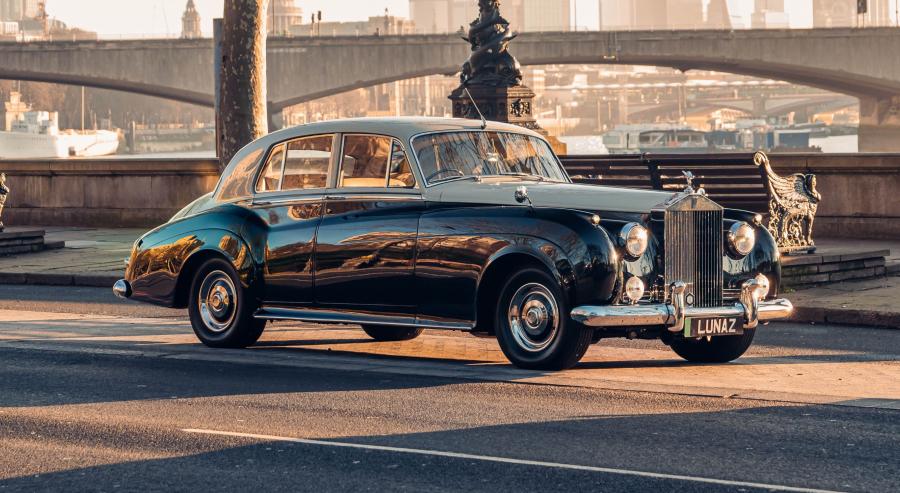 إحياء الأسطورة: كيف تعيد لوناز الحياة إلى أيقونات الزمن الجميل