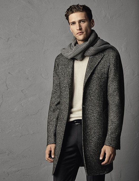  المعطف القصير Loro Piana Sartorial Coat،وكنزة Highclere  ، وسروال Pantaflat Slim Soft ،ووشاح Berkeley