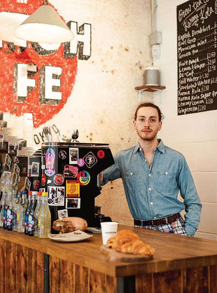 يعرض متجر Clutch Cafe في لندن إبداعات علامات فريدة، ويوفر كوبا طيبا من القهوة