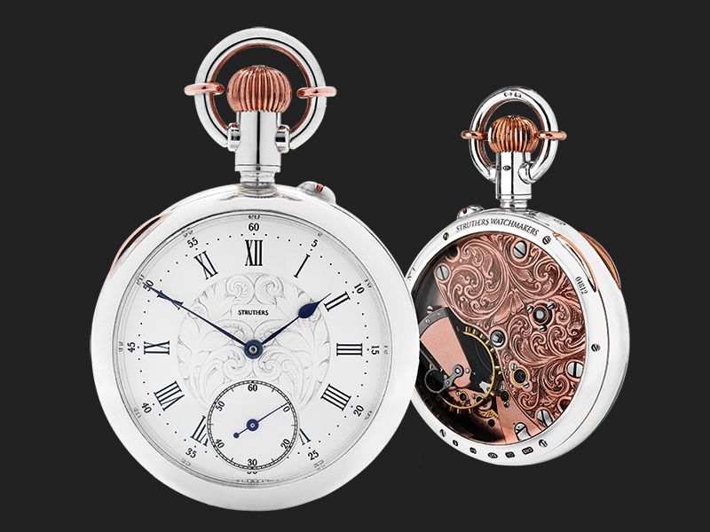 ساعة الجيب كارتر من ستروثيرز، وتحتضن معيارا حركيا إنكليزيا عتيق الطراز من ثمانينيات القرن التاسع عشر أعيد طلبه خصيصا لهذه الساعة