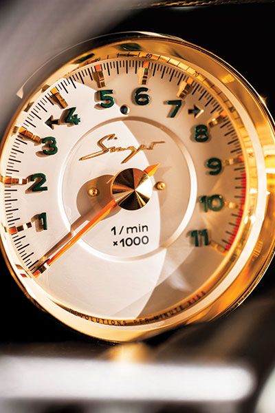 يصل المقياس الشهير من سينغر الخاص بسرعة دوران المحرك إلى الرقم 11