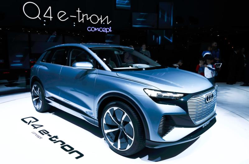 Audi Q4 e-tron/أسماء سيارات 2022 الفارهة