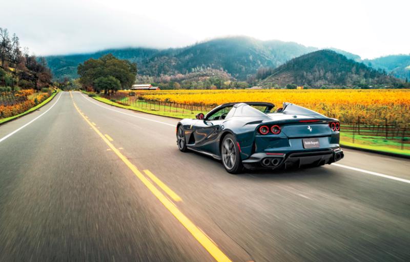 سيارة Ferrari 812 GTS 