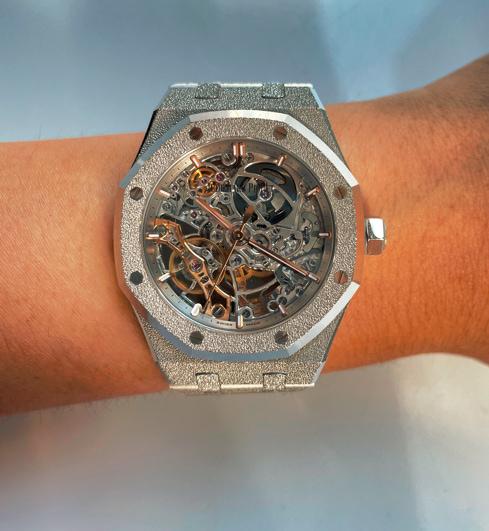 ساعة Audemars Piguet Royal Oak Frosted Gold Double Balance Wheel Openworked