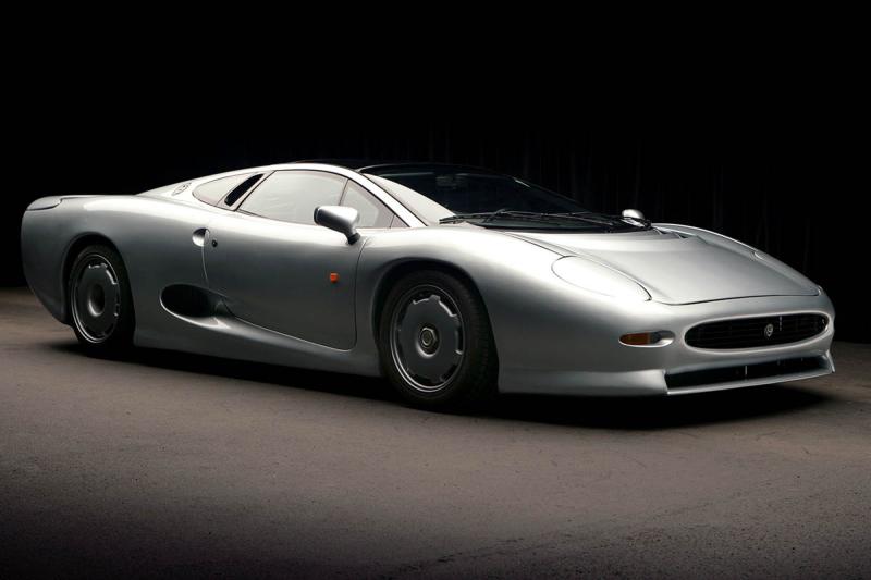 سيارة Jaguar XJ220