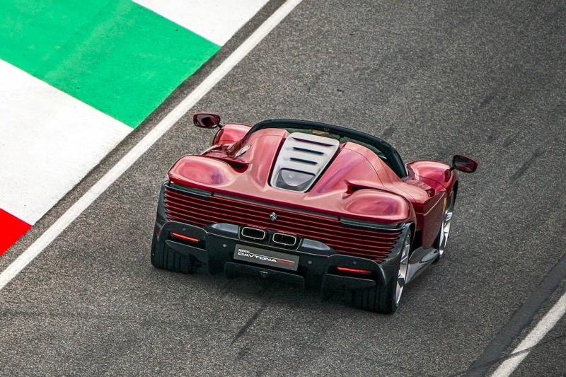 سيارة Ferrari Daytona SP3