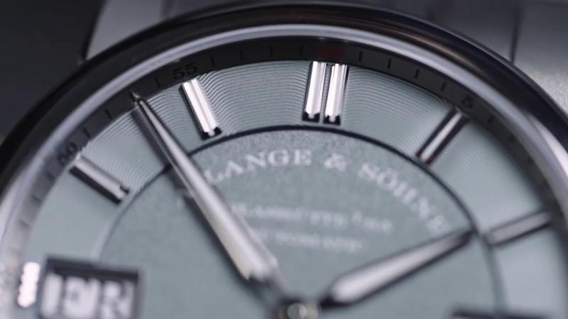  ساعة ODYSSEUS الجديدة من إيه لانغيه أند صونه في علبة من التيتانيوم