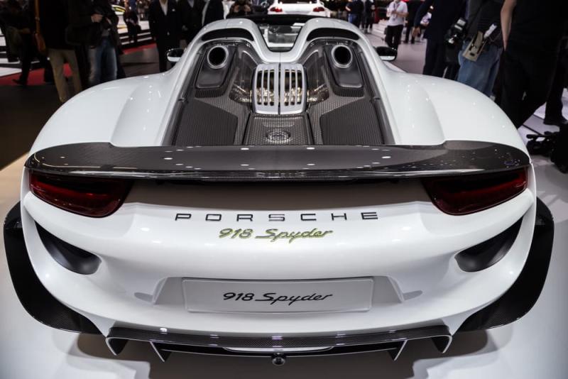 Porsche 918 Spyder..أيقونة رياضية خارقة 