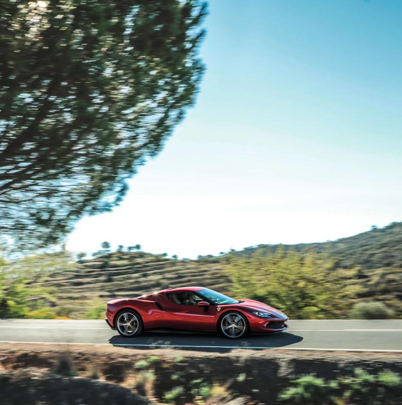 السيارة الرياضية Ferrari 296 GTB