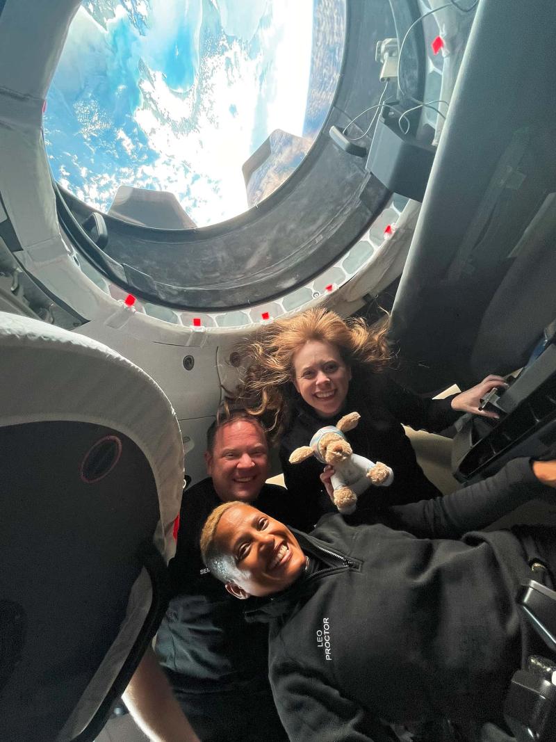 السياحة الفضائية SpaceX