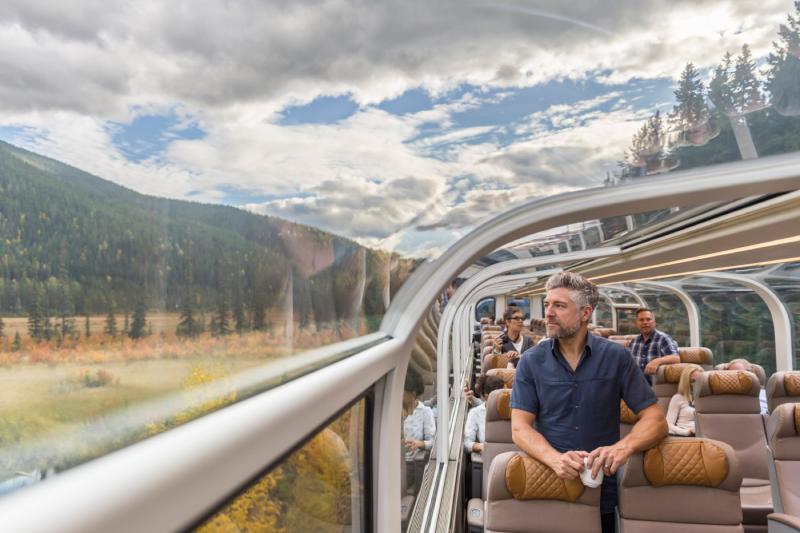 قطار Rocky Mountaineer .. التنقل بين جبال أمريكا وكندا 