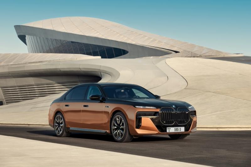 سيارة BMW i7 M70 xDrive الكهربائية بالكامل.. الأقوى أداءً في الفئة السابعة 