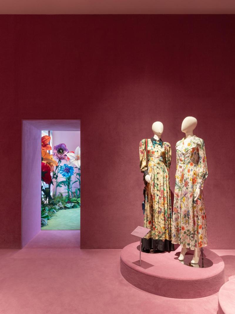 Gucci Visions يلخص مسيرة 102 عام من الإبداع