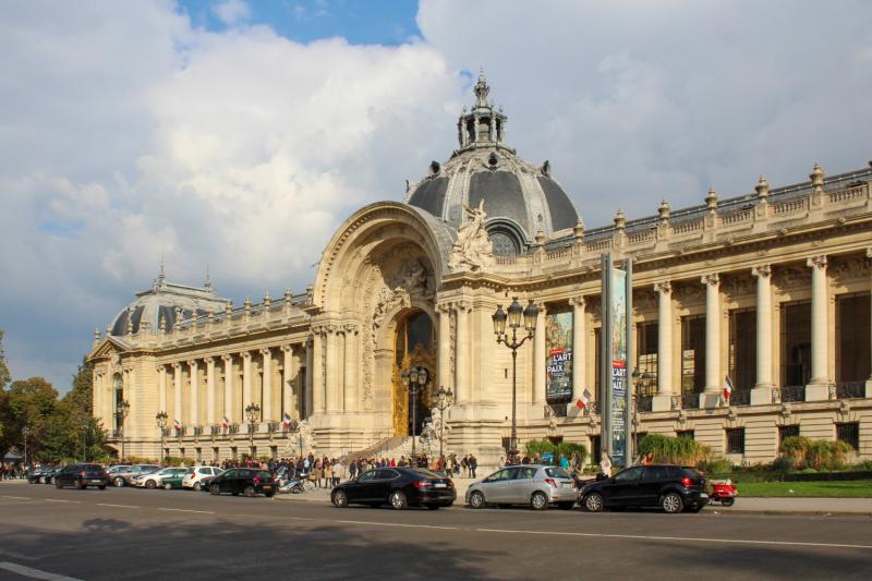 متحف Petit Palais  الذي يعد من أشهر متاحف باريس