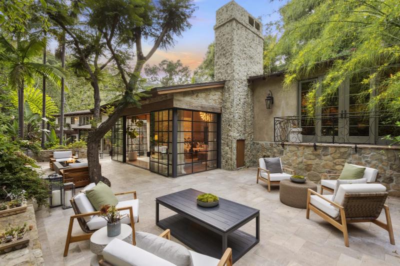 جينيفر لوبيز تبيع منزلها الفاخر في لوس أنجليس مقابل 34 مليون دولار