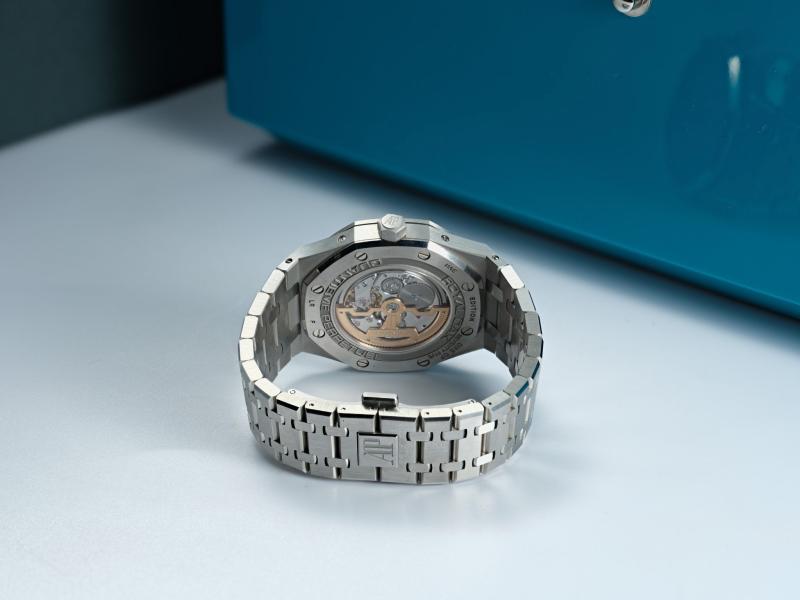 فرصة نادرة لامتلاك ساعة Royal Oak UAE Edition محدودة الإصدار