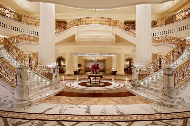 فندق حبتور بالاس في دبي.. فخامة تنقلك إلى عالم الملوك والنبلاء