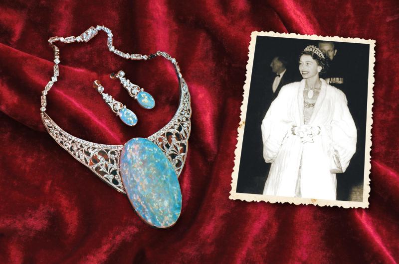 حجر الأوبال Andamooka Opal. 