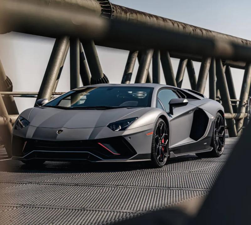 سيارة أفنتادور Aventador 