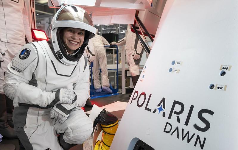 بدلة سبيس إكس الفضائية لأول عملية سير تجارية لرواد الفضاء في مهمة Polaris Dawn