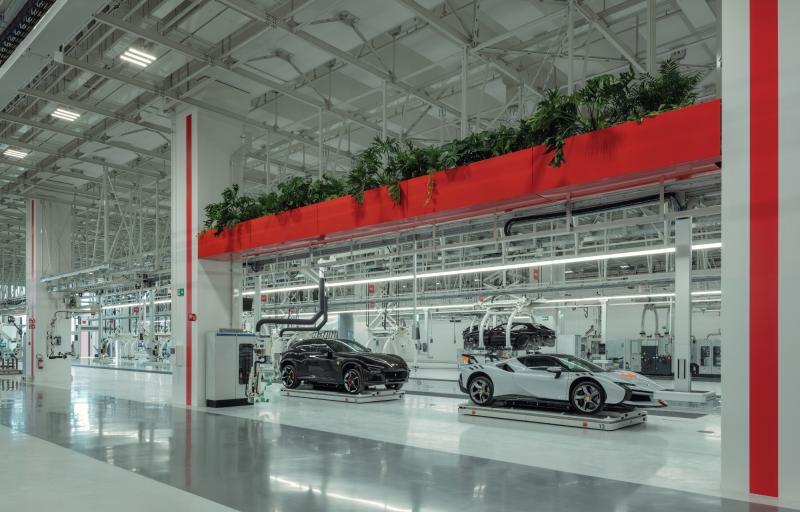 فيراري تفتتح مبناها الجديد "e-building" بتكلفة 214 مليون دولار استعدادًا لإنتاج أولى سياراتها الكهربائية