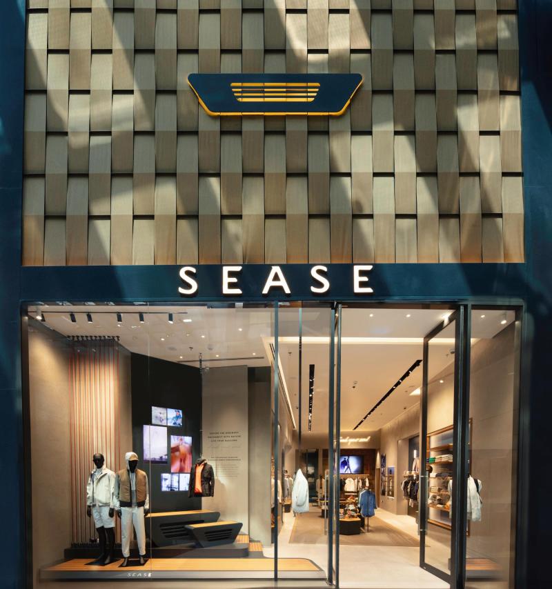 العلامة الإيطالية سيز SEASE تفتتح أول متاجرها في الشرق الأوسط داخل دبي مول