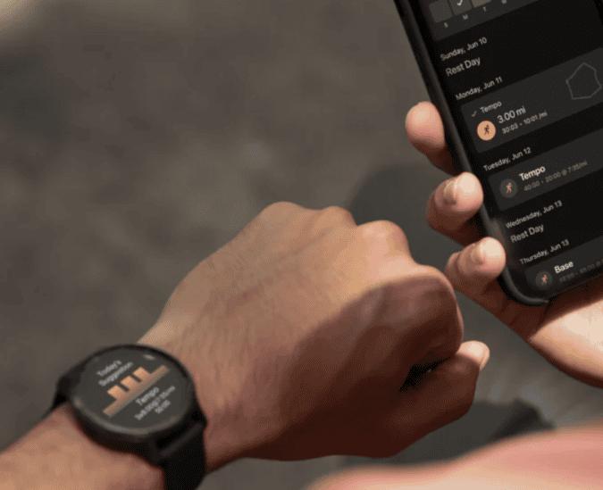 ساعات Garmin Coach/ أجهزة قابلة للارتداء معززة بالذكاء الاصطناعي