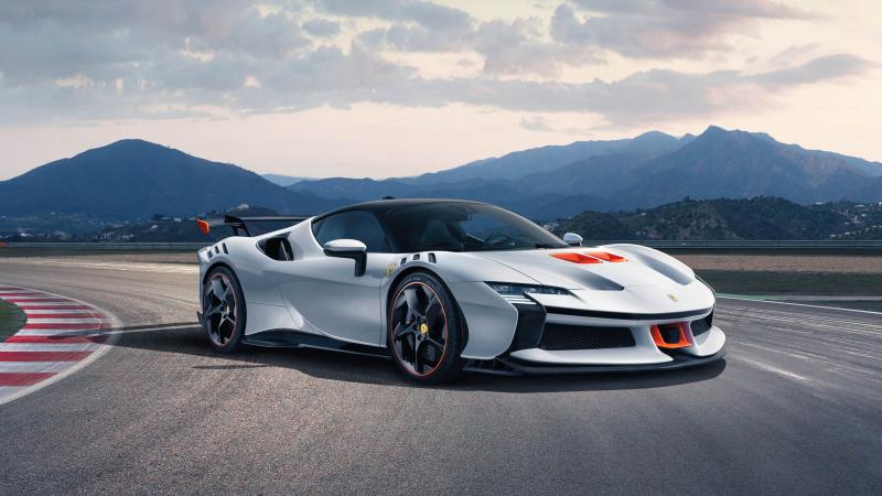 Ferrari SF90 XX Stradale/ أفضل السيارات الهجينة لعام 2024