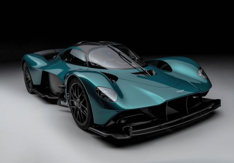 Aston Martin Valkyrie/ أفضل السيارات الهجينة لعام 2024