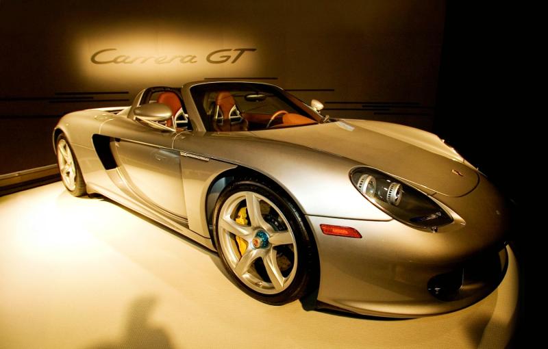 سيارة Carrera GT من بورشه في معرض لوس أنجليس للسيارات في عام 2005.