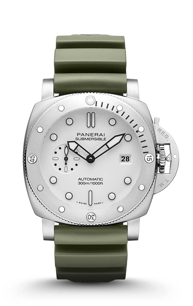  ساعة Submersible QuarantaQuattro PAM01595 في علبة بقطر 44 ملليمترًا.