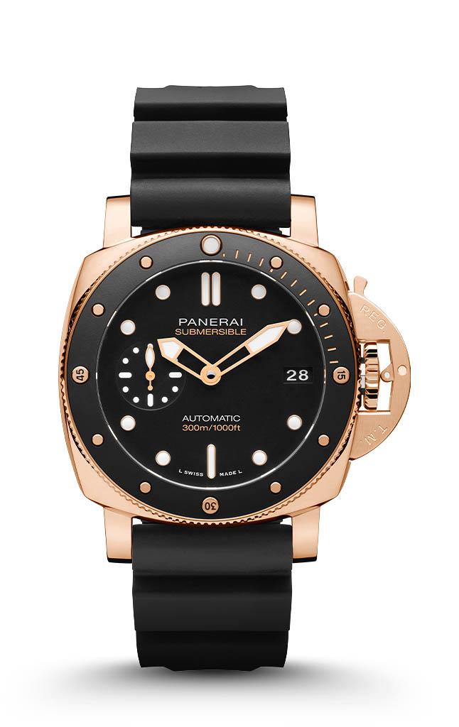 ساعة Submersible Goldtech™ PAM02164 في علبة من مادة Goldtech المسبوكة من مزيج الذهب والبلاتين والنحاس.