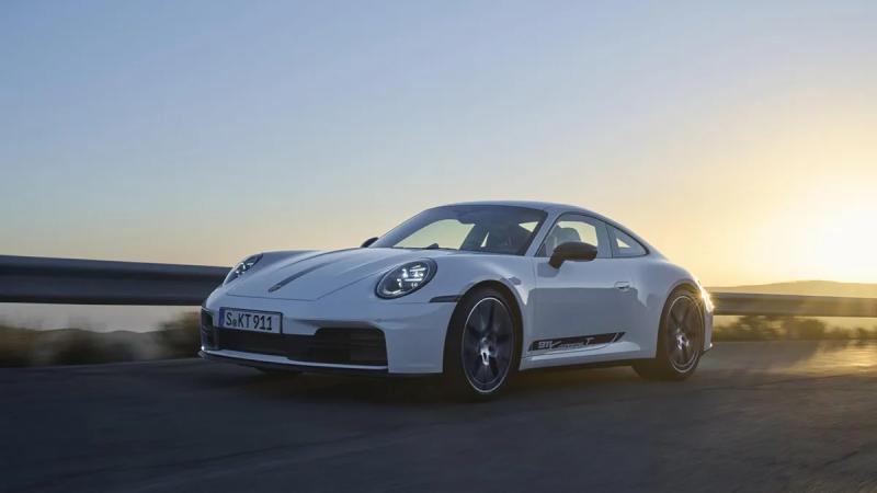 Porsche 911/ أفضل سيارات بناقل حركة يدوي في عام 2025