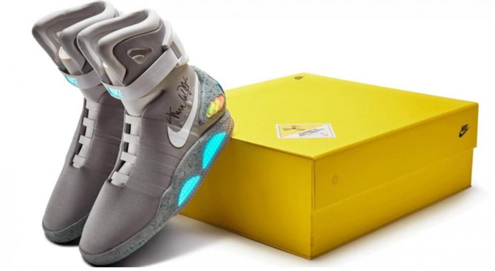 حذاء نايكي ماغز Nike Mags