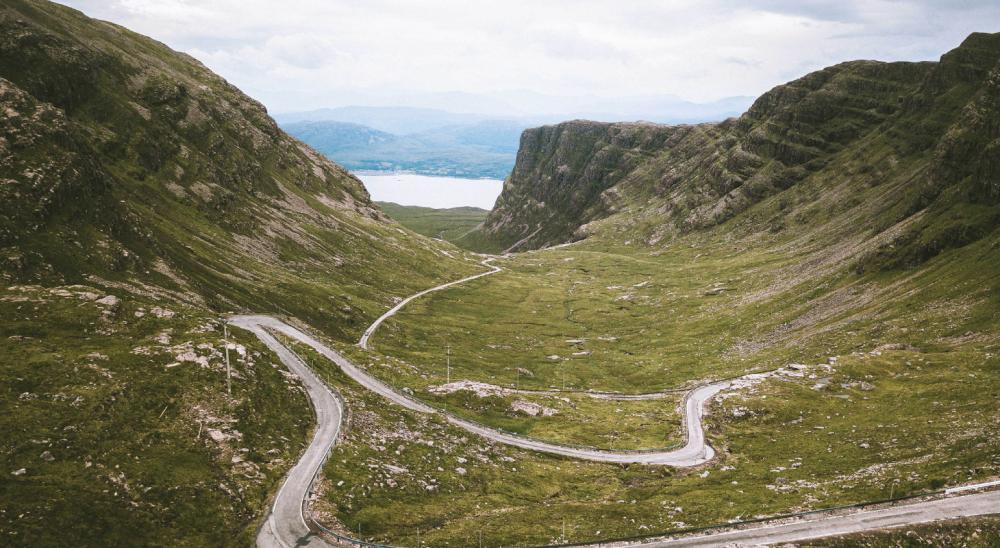 تشمل المغامرة في المرتفعات الاسكتلندية سباقًا على طريق NC500 Route الشهير في فيلم Skyfall.