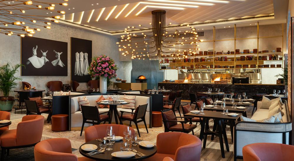 مطعم رويا دبي يفتتح أبوابه في جزيرة النخلة. 