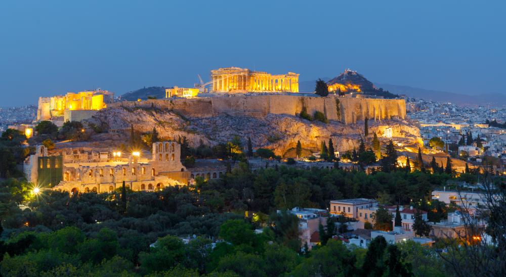 هضبة أكروبوليس الصخرية في أثينا تحرس معابد اليونانيين القدامى. 
