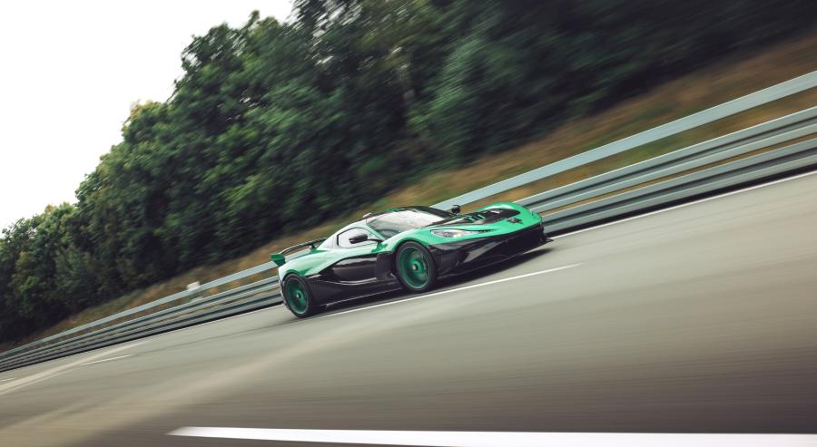 سيارة Nevera R الكهربائية بالكامل من ريماك تسجل 24 رقمًا قياسيًا جديدًا في عالم السرعة