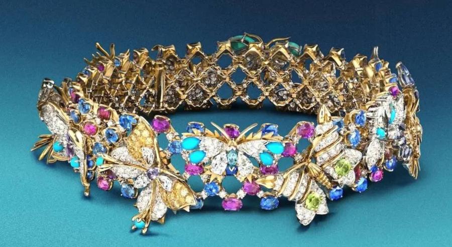 عقد Butterflies Choker المستوحى من رؤية المصمم الأسطوري جان شلومبرجر عام 1956،